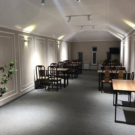 Ave Hotel Osh Bagian luar foto
