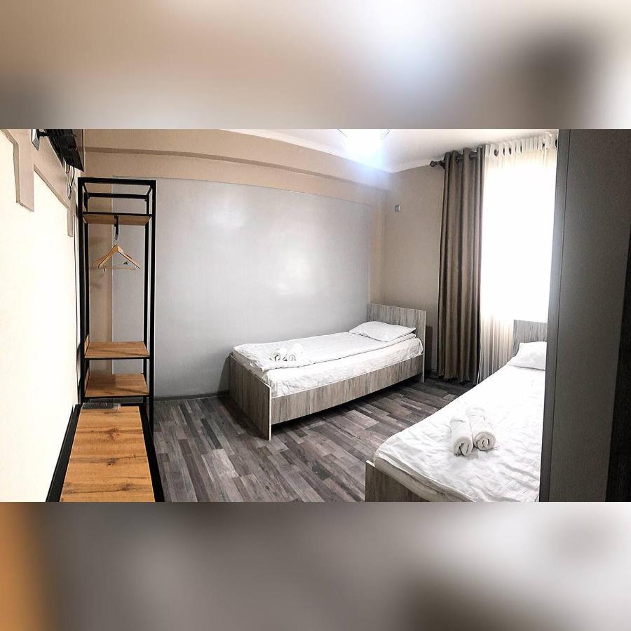 Ave Hotel Osh Bagian luar foto