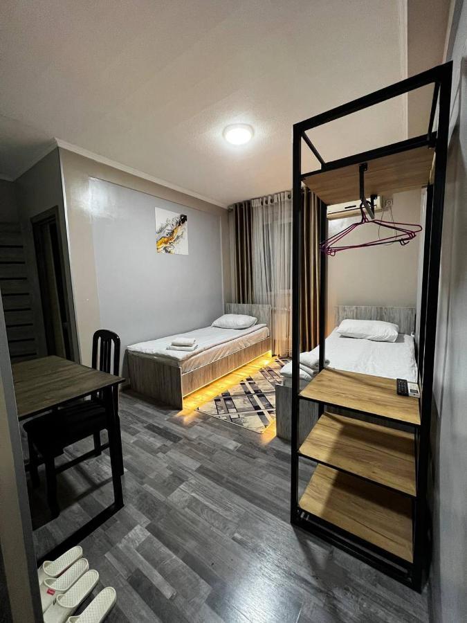 Ave Hotel Osh Bagian luar foto