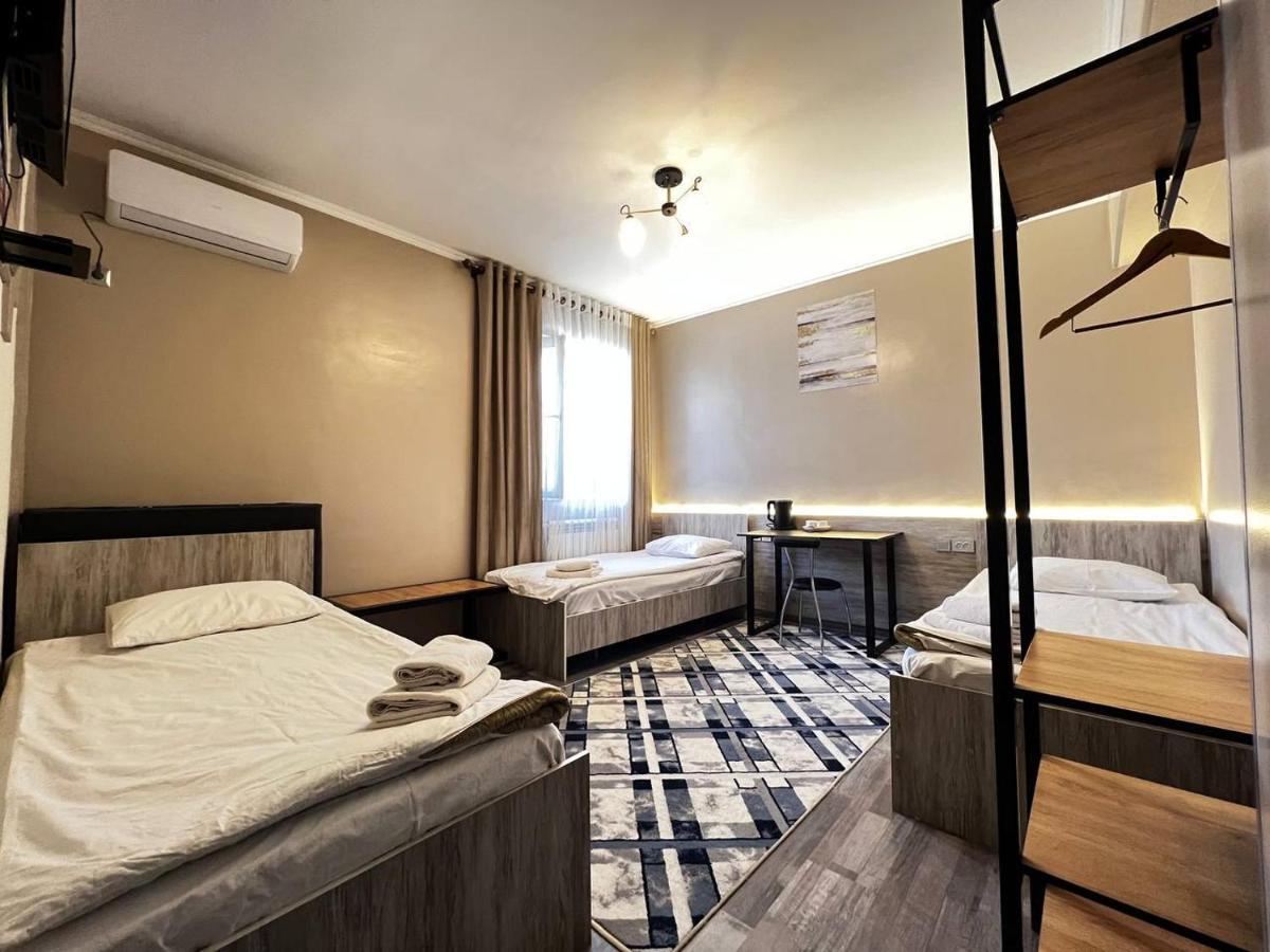 Ave Hotel Osh Bagian luar foto